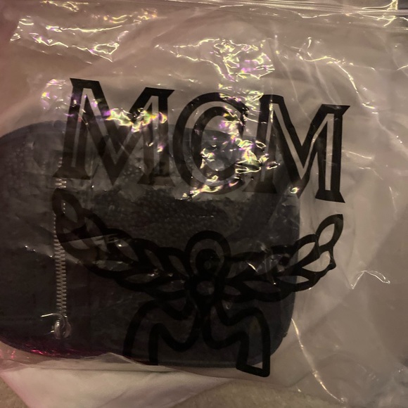 BLACK MCM STARK LOGO EMBOSSED LEATHER CROSSBODY WITH STRAP with Tags / Dust Bag - Picture 2 of 5